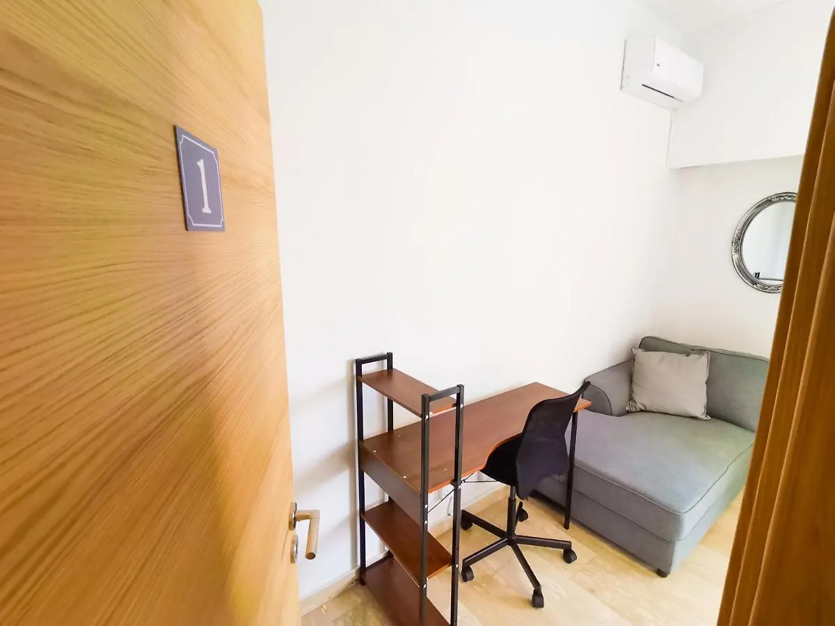 Central Square Nomadic Rooms Larnaca Homestay