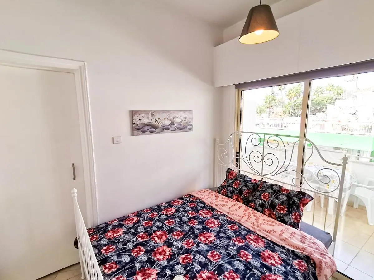 Central Square Nomadic Rooms Larnaca 0*,  Cyprus