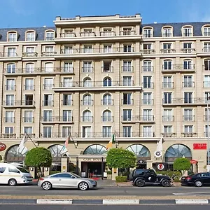 Cape Royale Luxury By Nivar , Cape Town South Africa